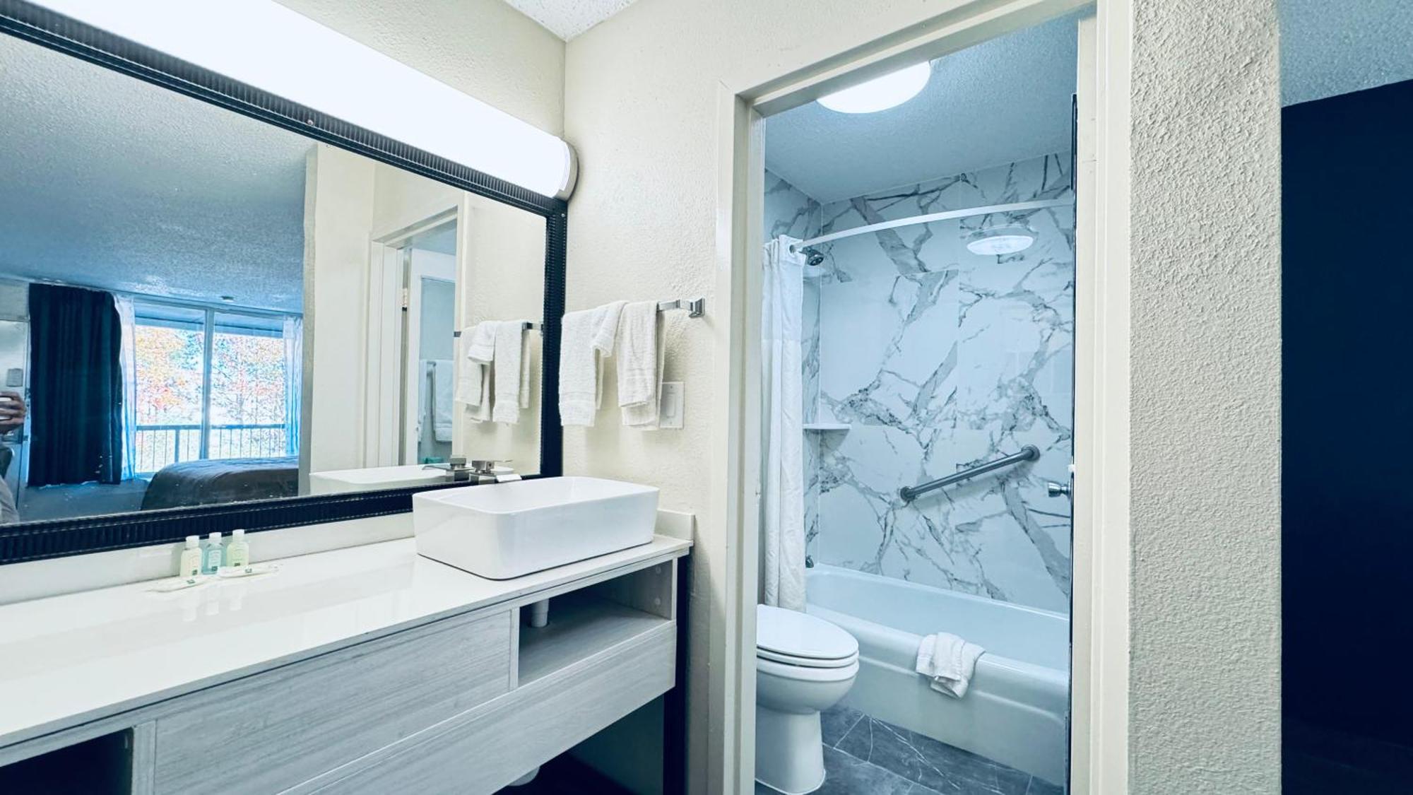 Quality Inn & Suites Mcdonough South I-75 Extérieur photo