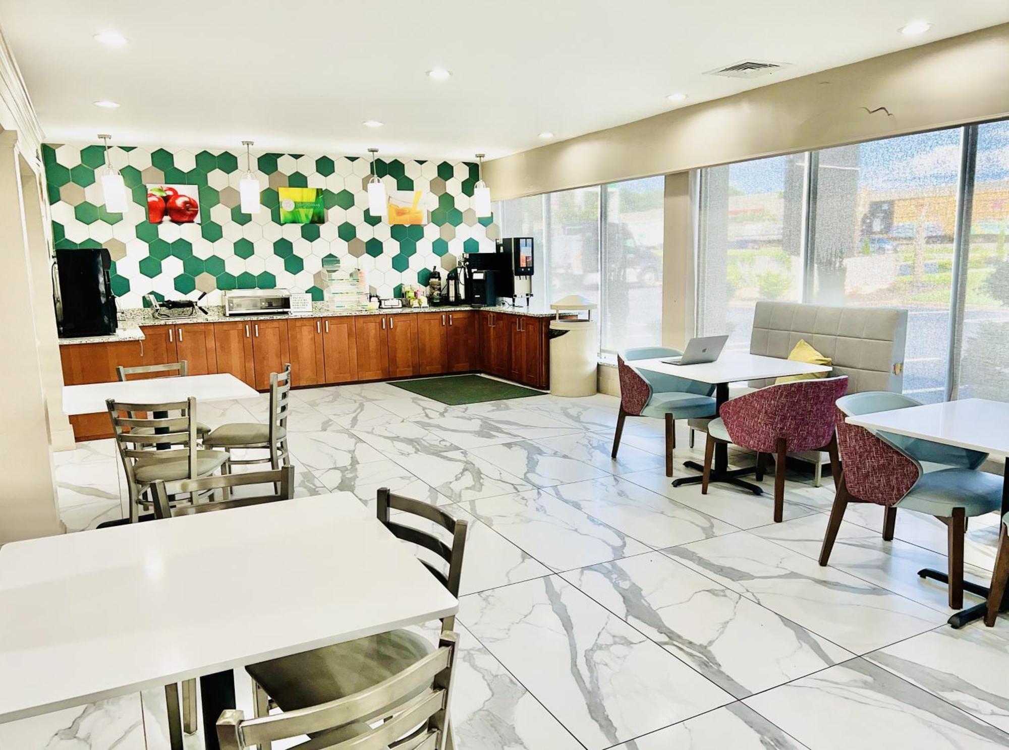 Quality Inn & Suites Mcdonough South I-75 Extérieur photo